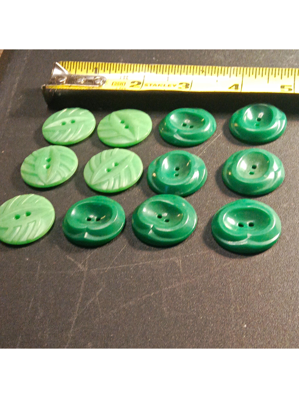 Green Plastic Round 2-Hole Flat Sewing Buttons Mixed Lot Crafts
